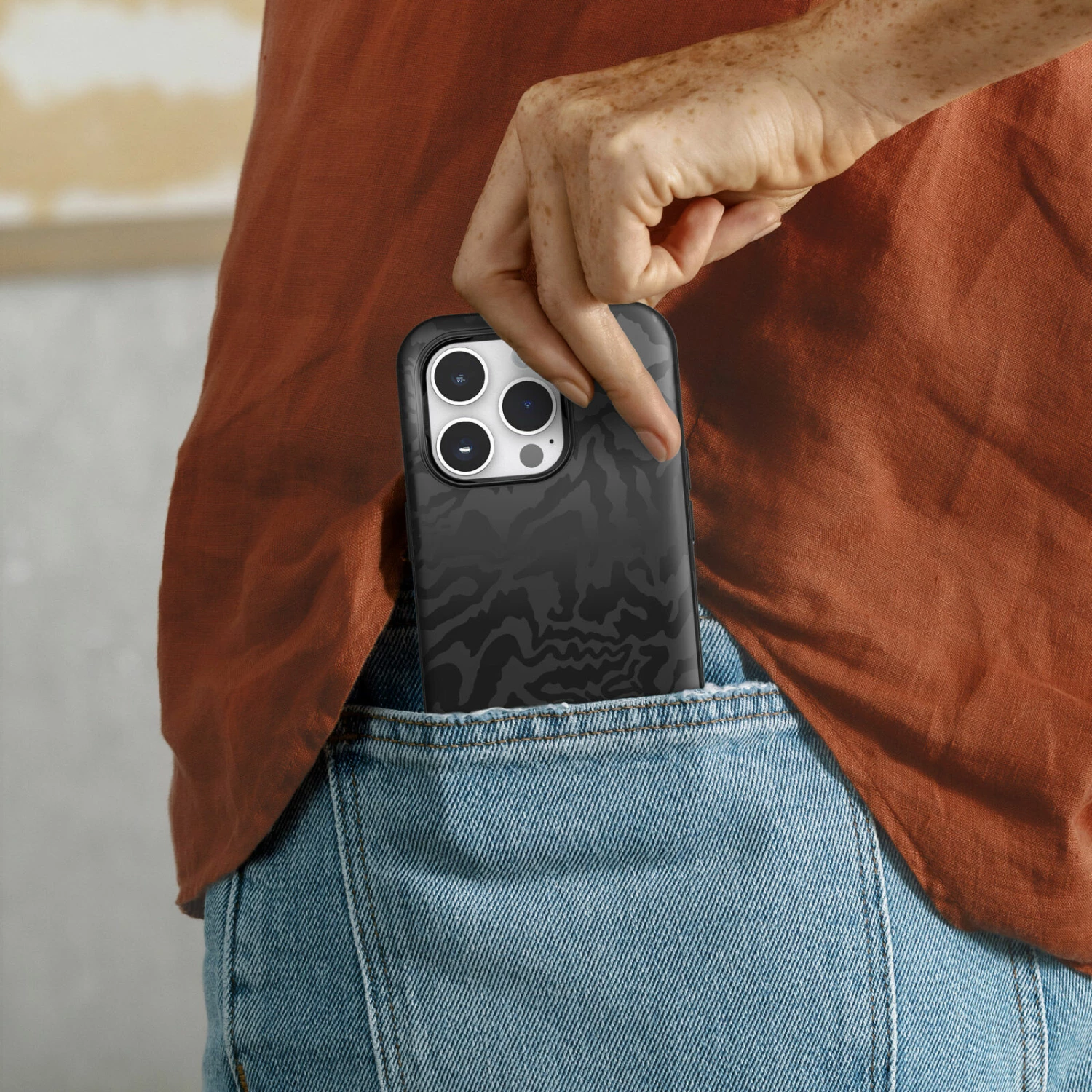 Coque IPhone 14 Pro Symmetry Series Avec MagSafe Rebel (Black) â Image 3